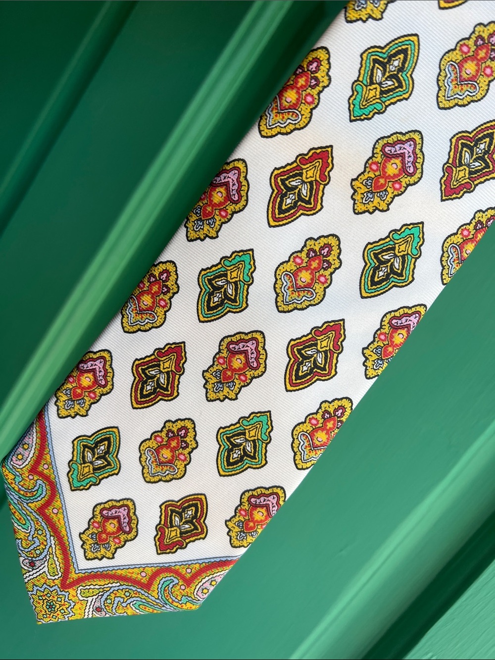 Ben Silver 💯 silk hand made Paisley Medallion Tie with Multicolor Accents